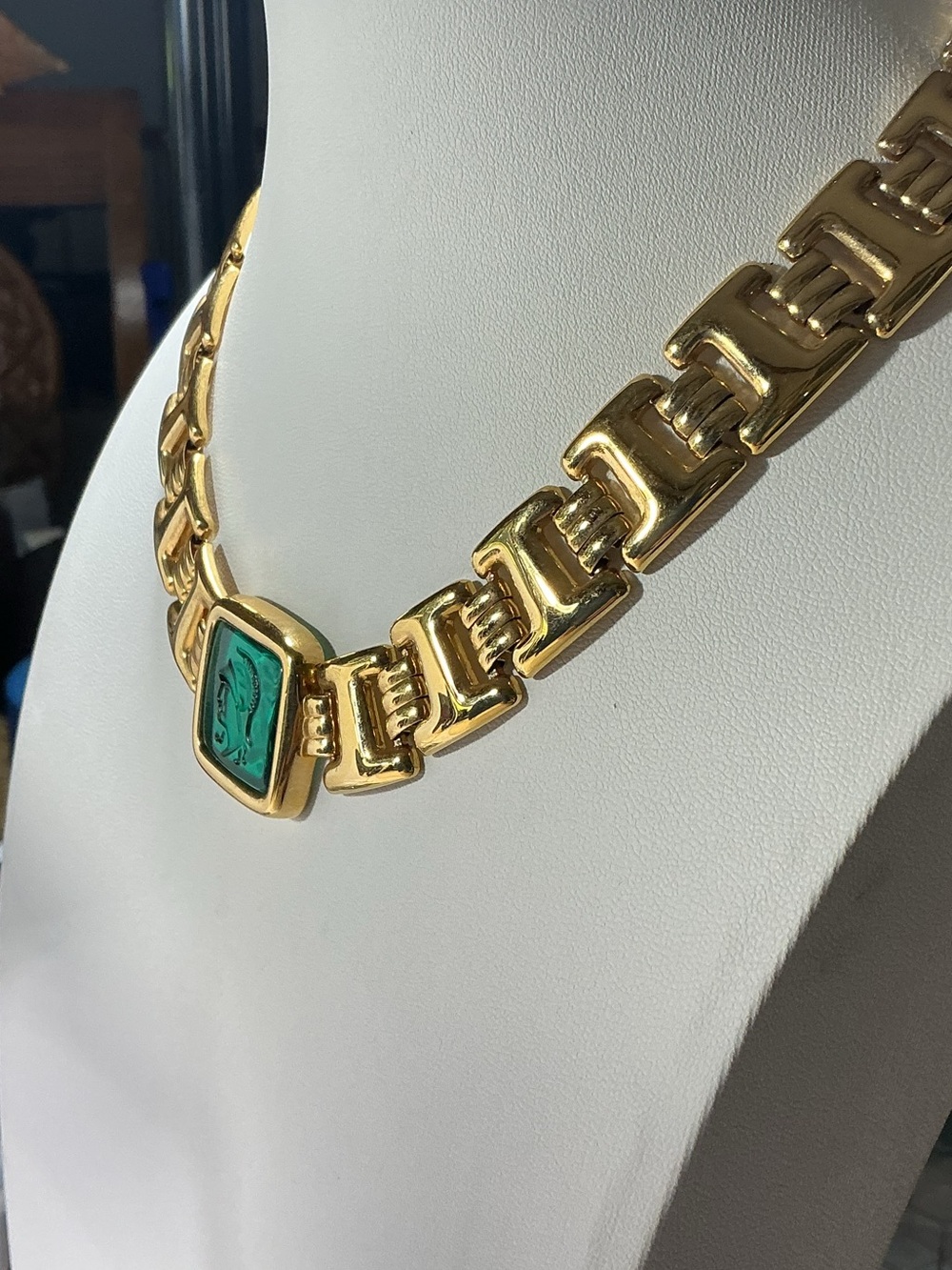 VTG Monet Gold Tone Link Necklace Green Glass Intaglio Roman Warrior Cameo - Picture 2 of 8